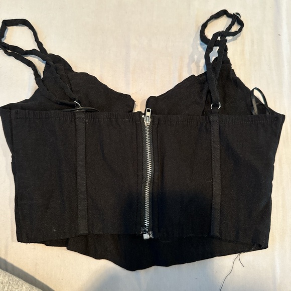 Black corset top with zipper in the back size medium
#corsettop - Picture 2 of 3